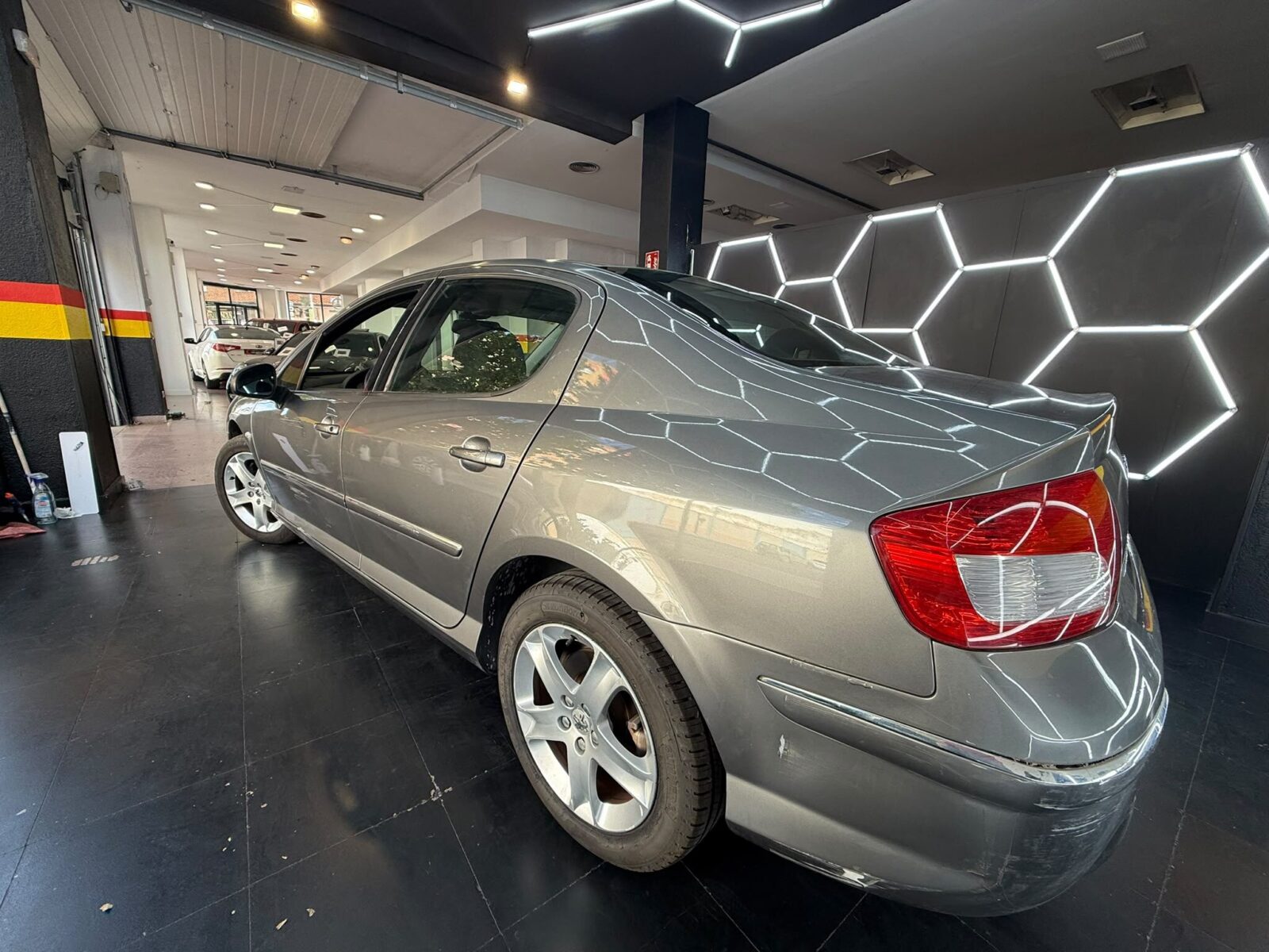 PEUGEOT 407 style