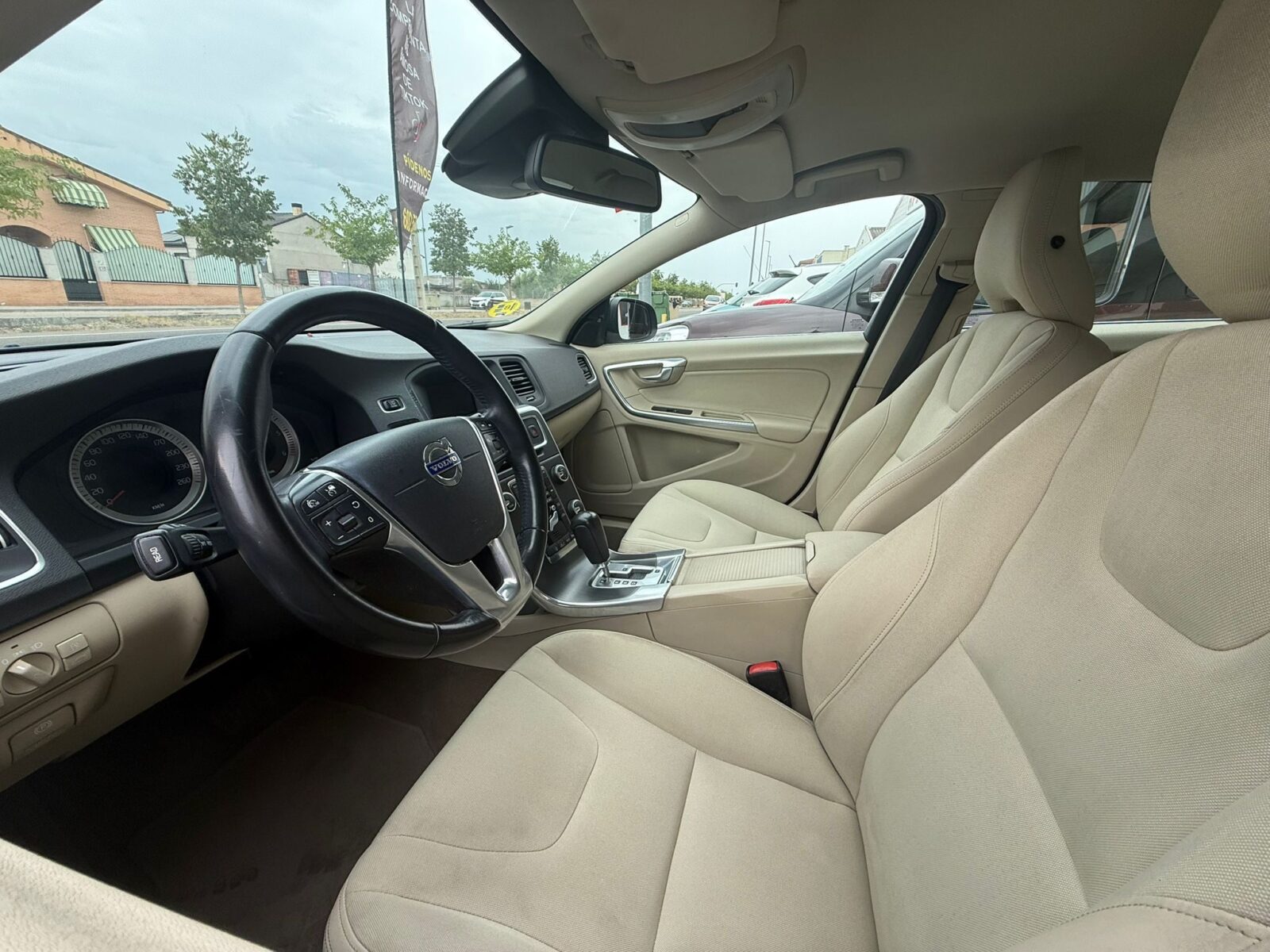 VOLVO S60 MOMENTUM