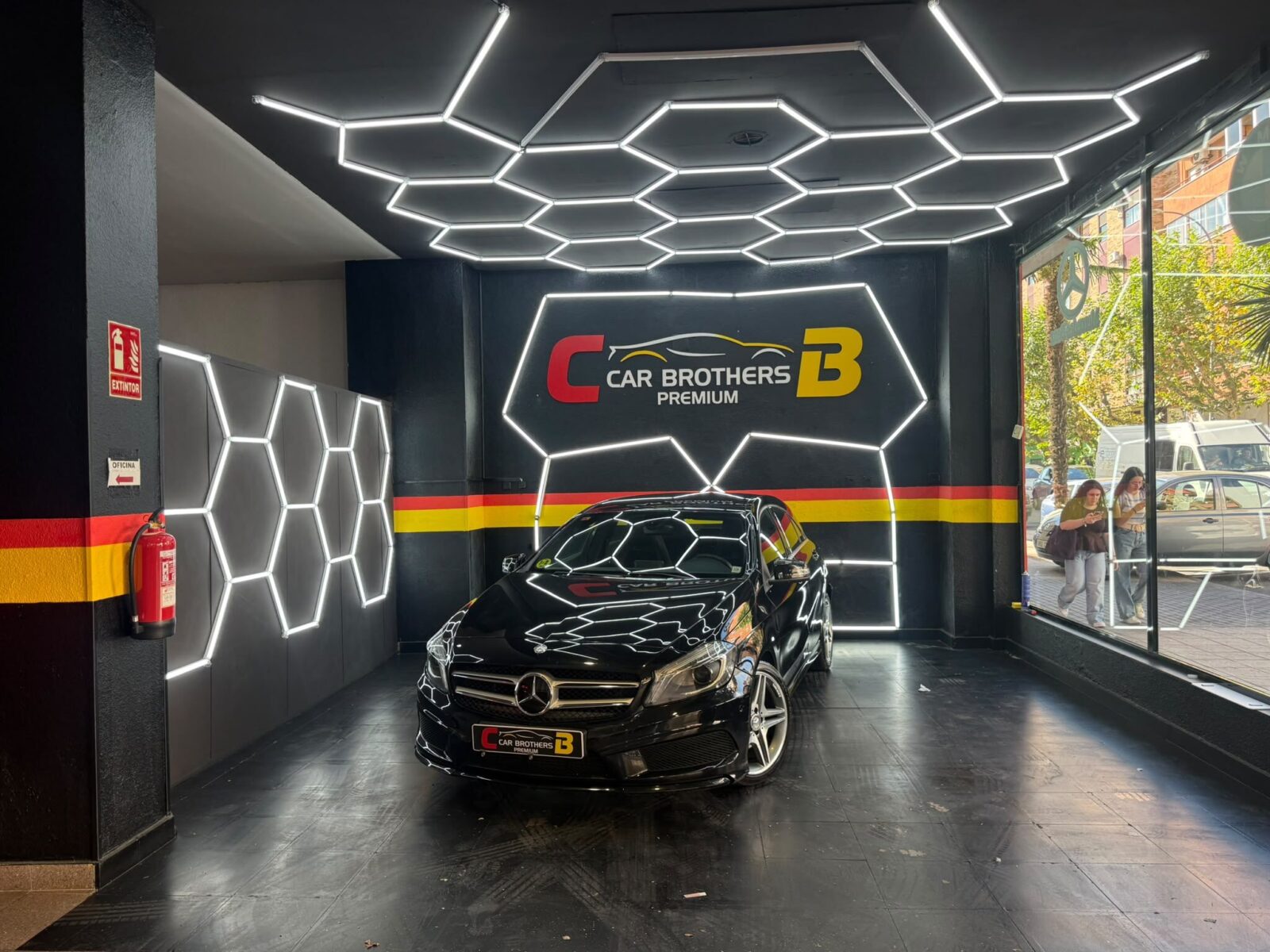 MERCEDES-BENZ A-CLASS AMG LINE