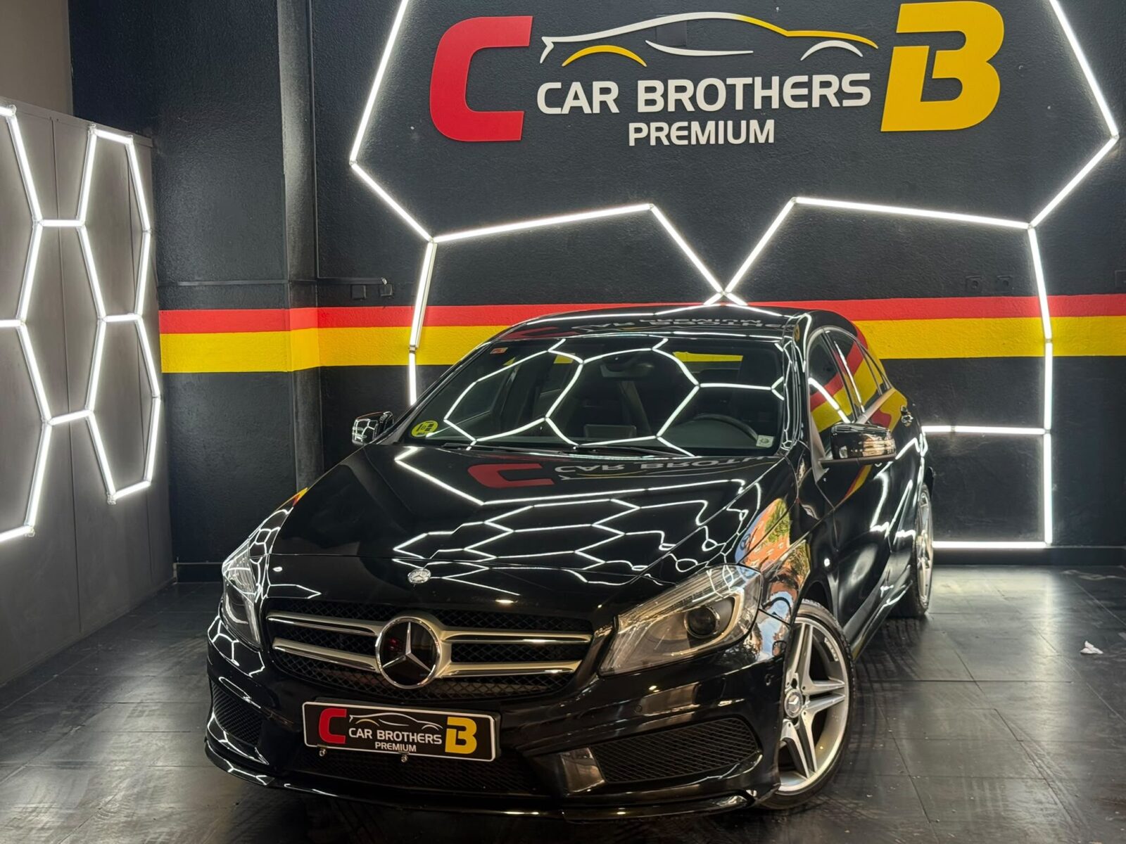 MERCEDES-BENZ A-CLASS AMG LINE