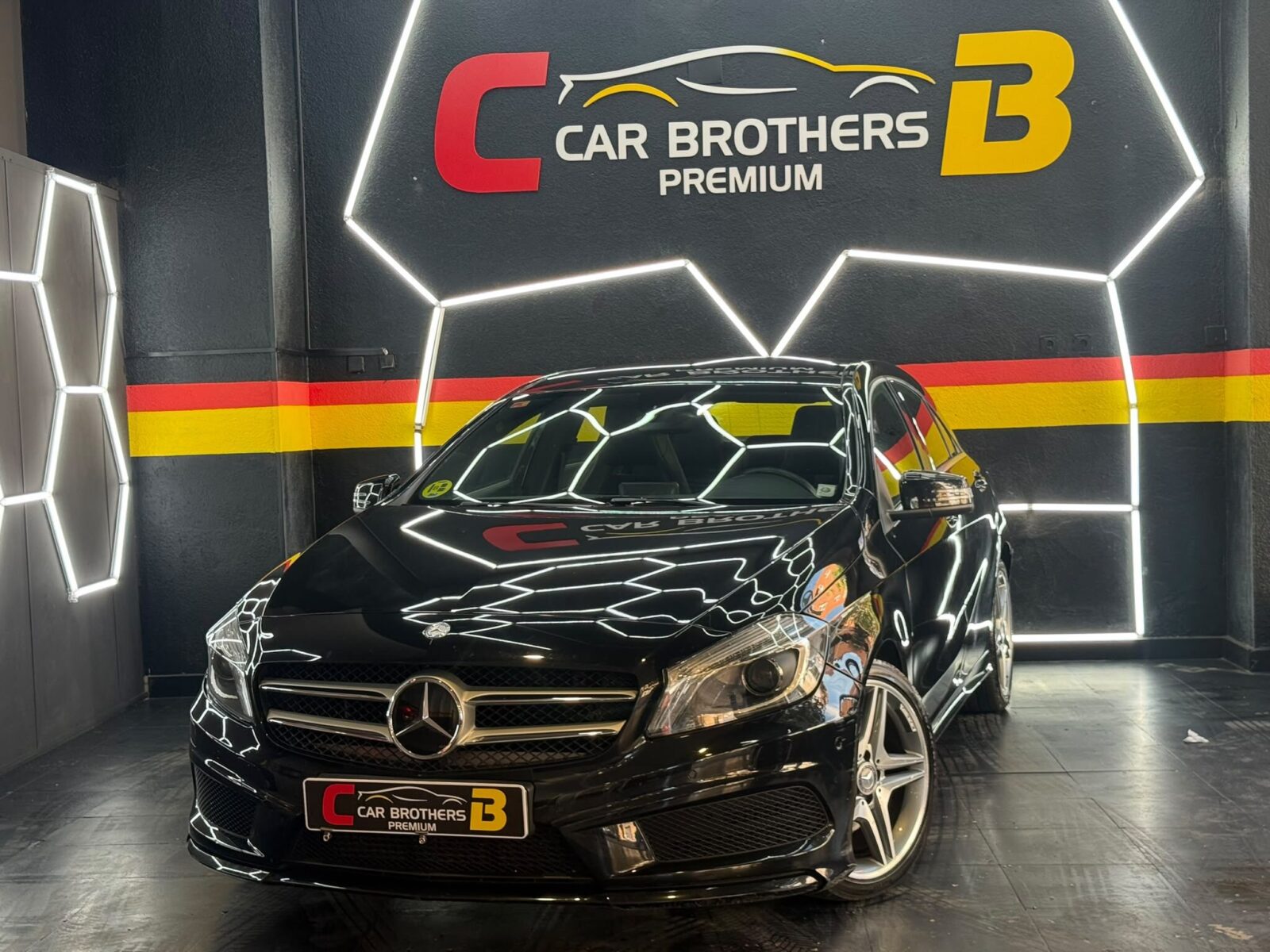 MERCEDES-BENZ A-CLASS AMG LINE