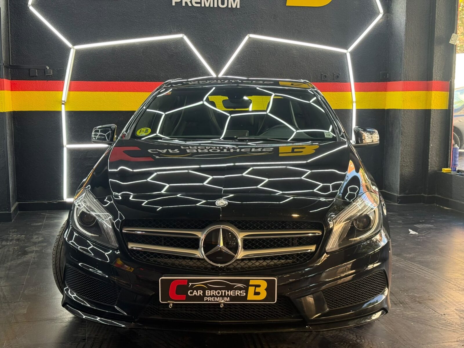 MERCEDES-BENZ A-CLASS AMG LINE