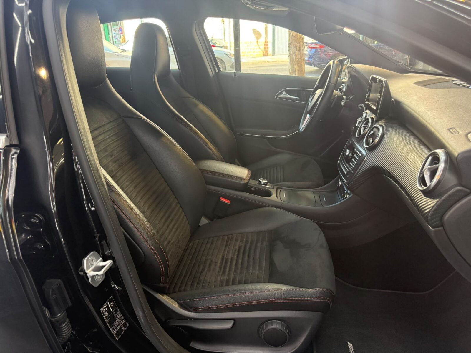 MERCEDES-BENZ A-CLASS AMG LINE