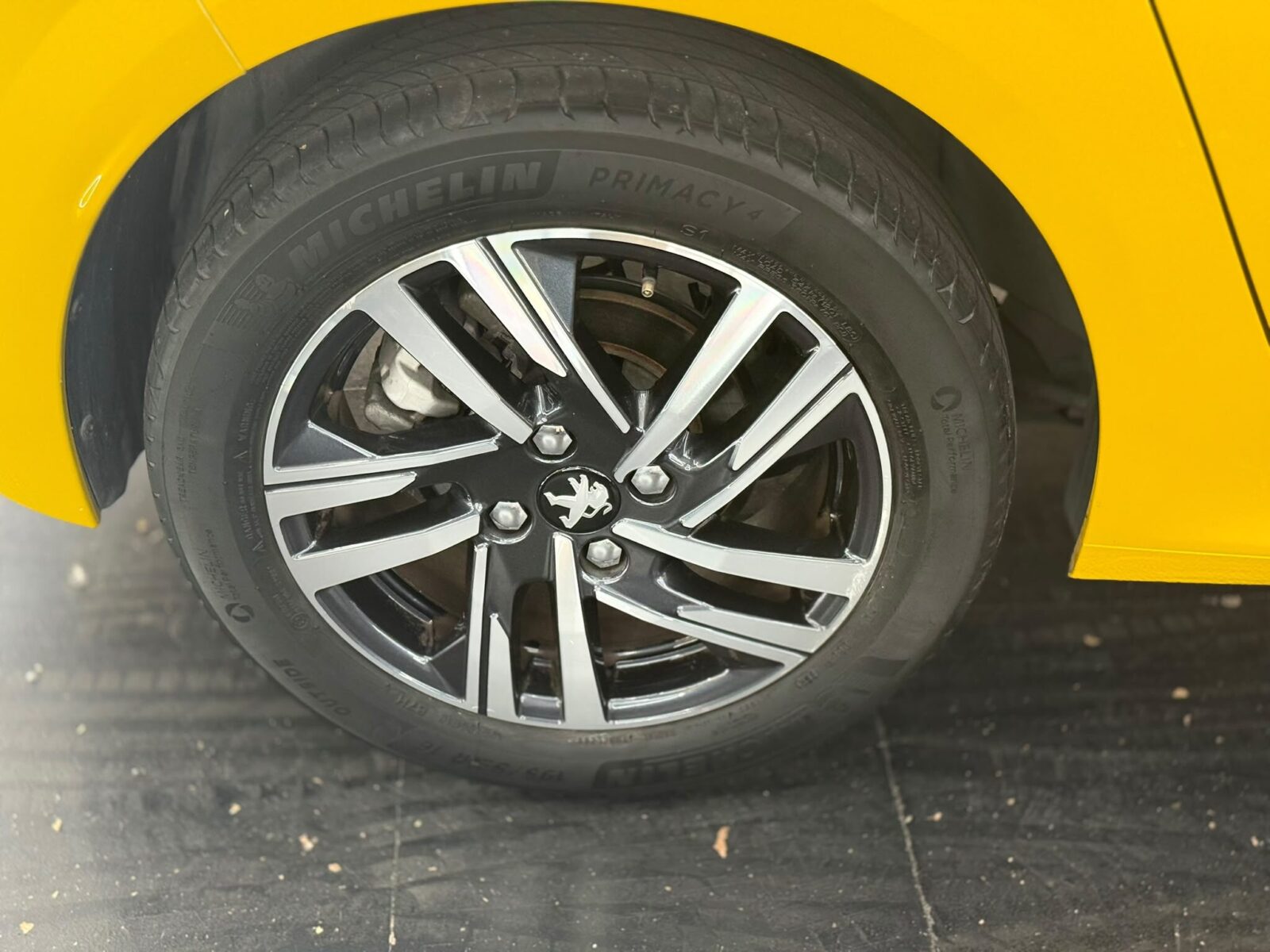 PEUGEOT 208 1.5 Blue-HDi Allure