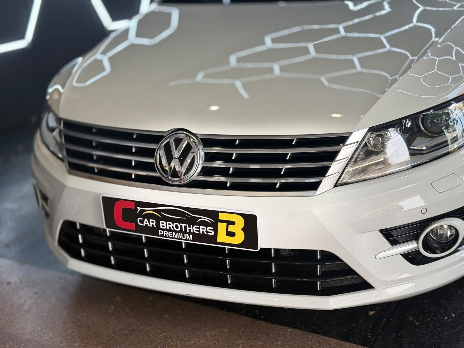 VOLKSWAGEN 2.0 TDI Sport BlueMotion Tech