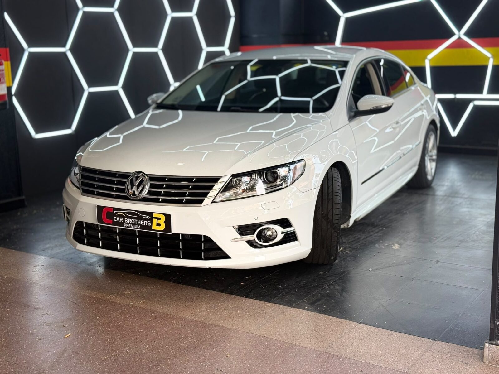 VOLKSWAGEN 2.0 TDI Sport BlueMotion Tech