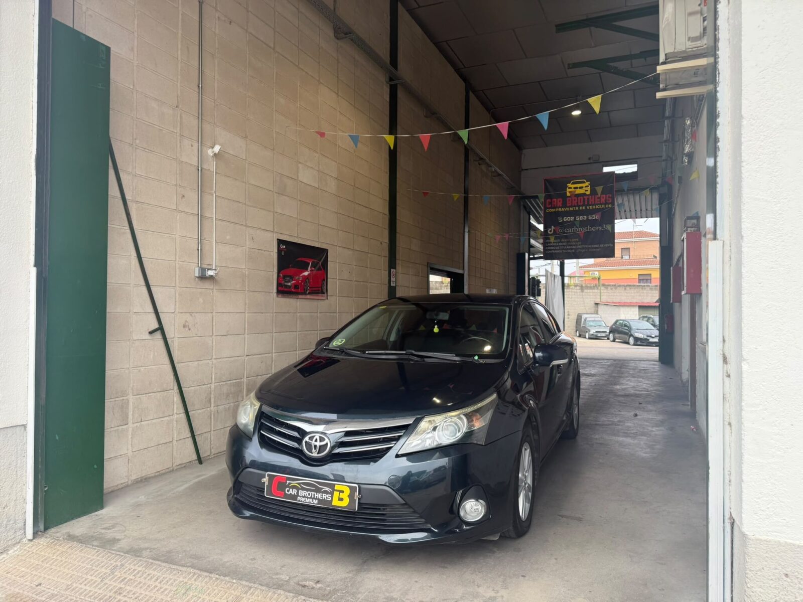 TOYOTA AVENSIS ADVANCE