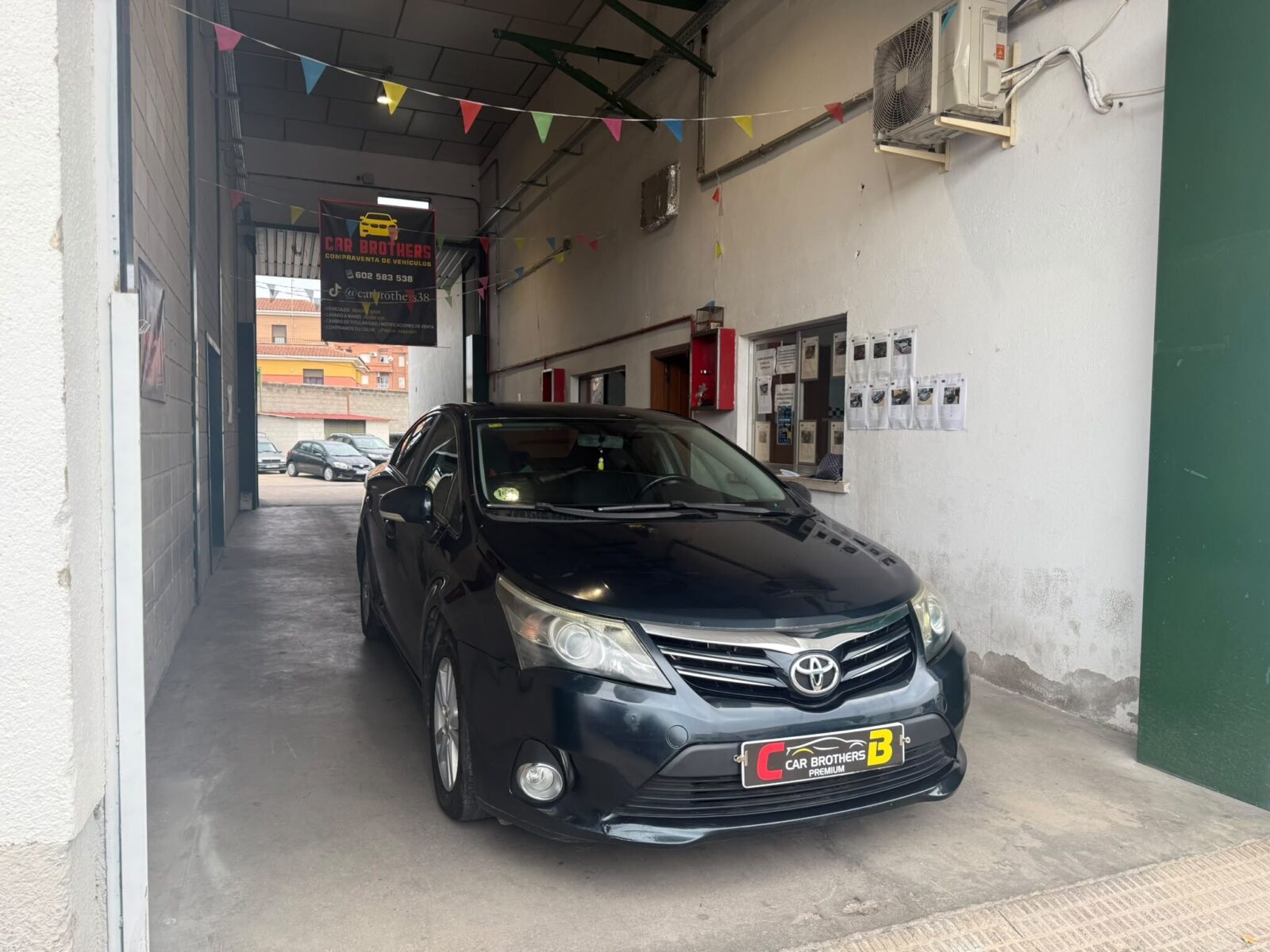 TOYOTA AVENSIS ADVANCE