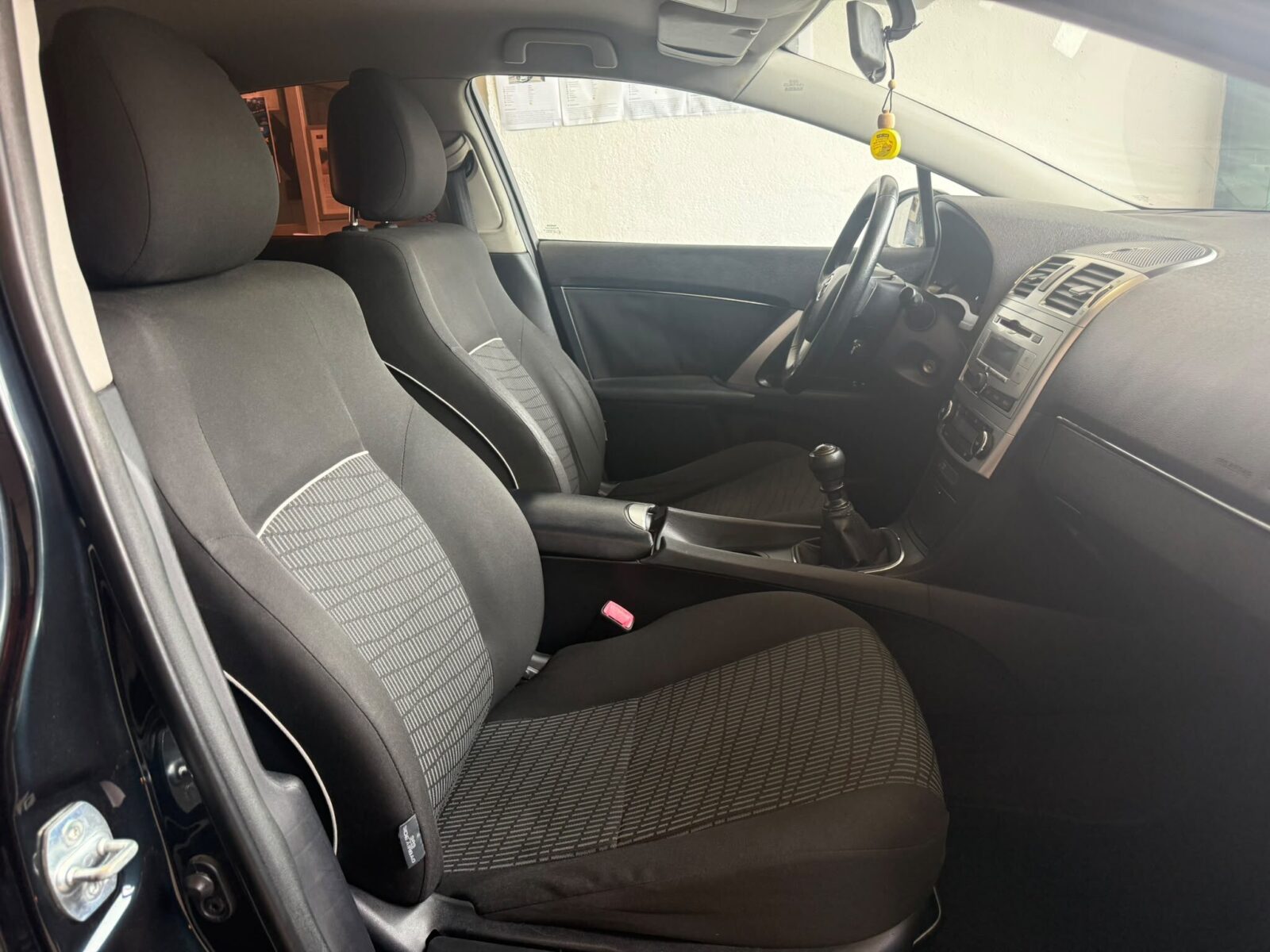TOYOTA AVENSIS ADVANCE