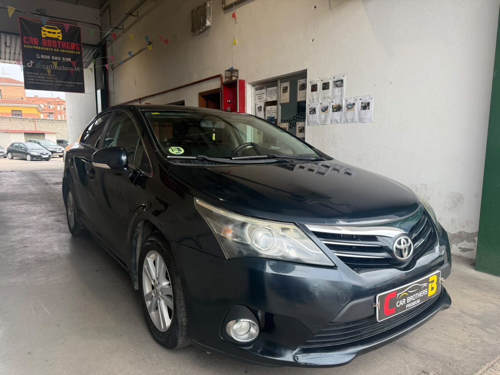 TOYOTA AVENSIS ADVANCE