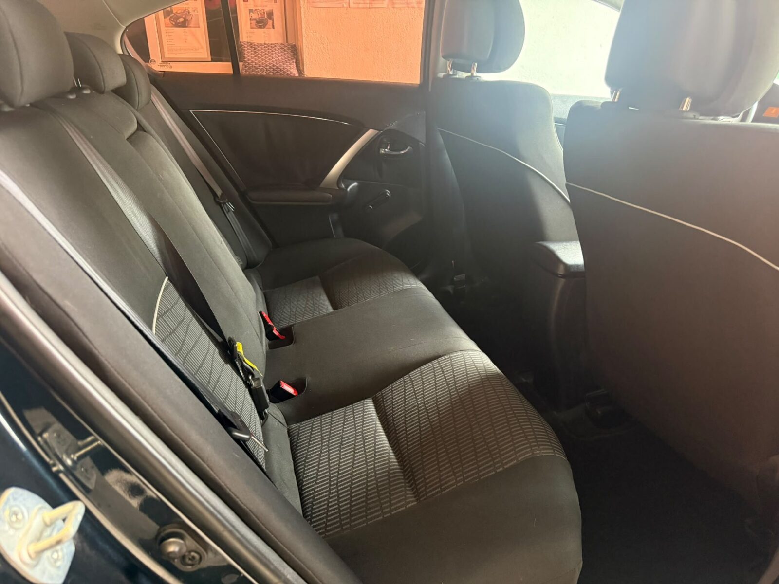 TOYOTA AVENSIS ADVANCE