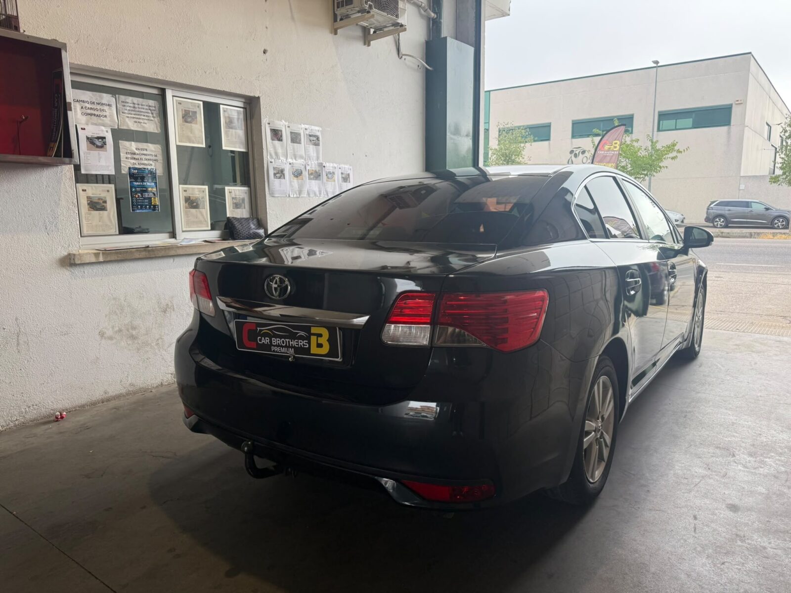 TOYOTA AVENSIS ADVANCE