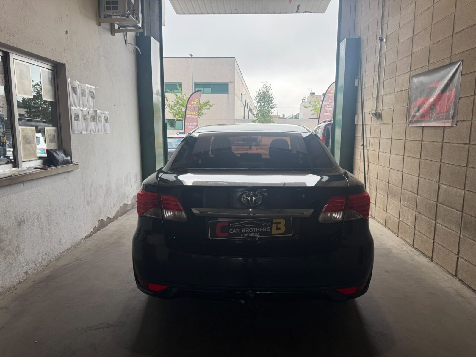 TOYOTA AVENSIS ADVANCE