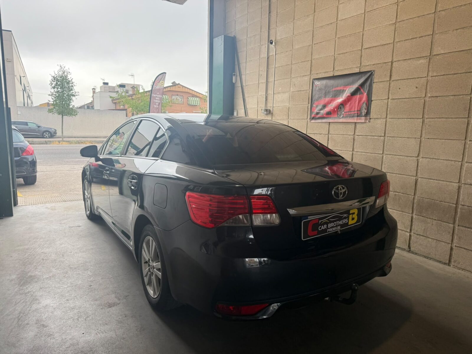 TOYOTA AVENSIS ADVANCE