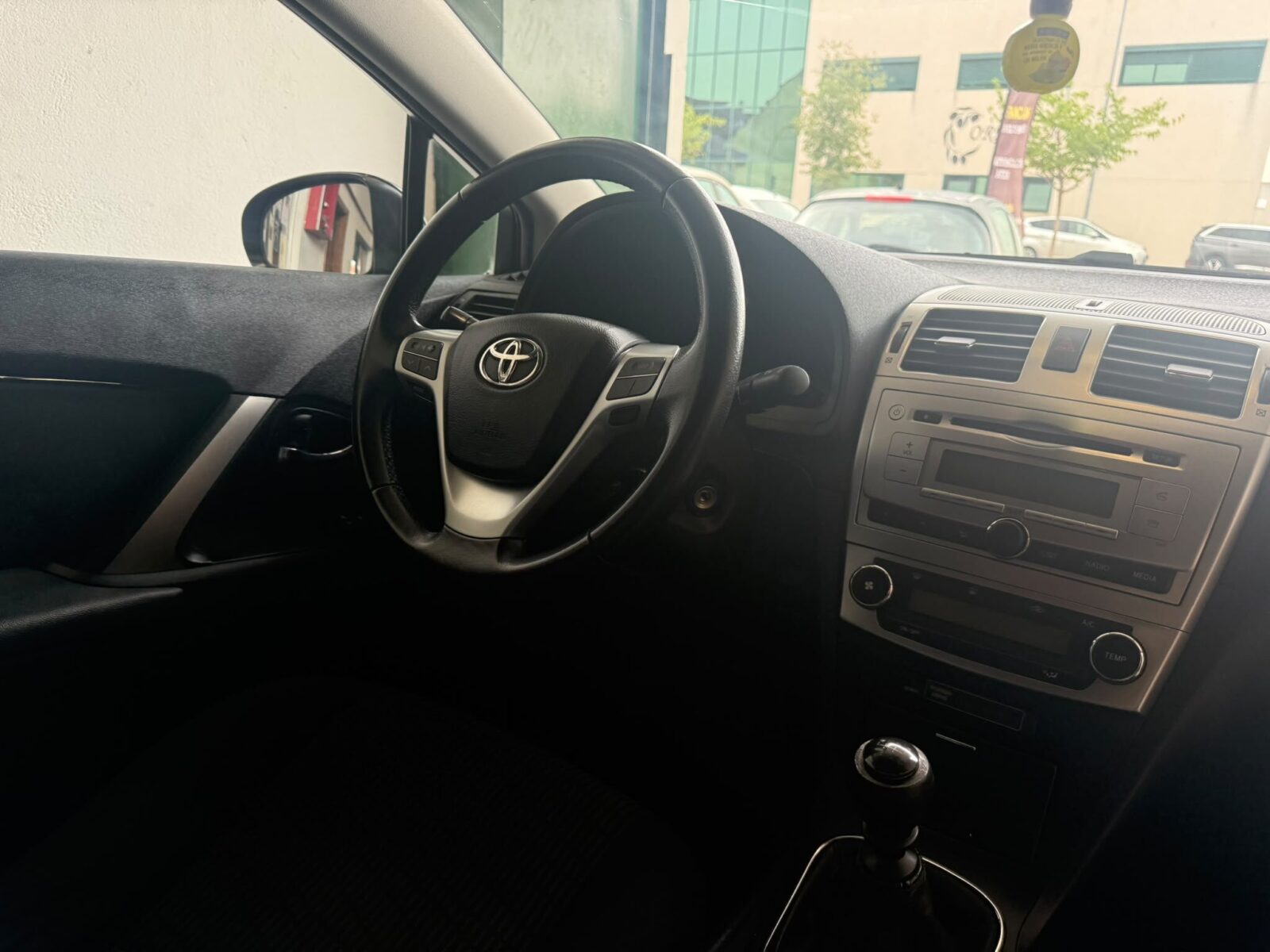 TOYOTA AVENSIS ADVANCE