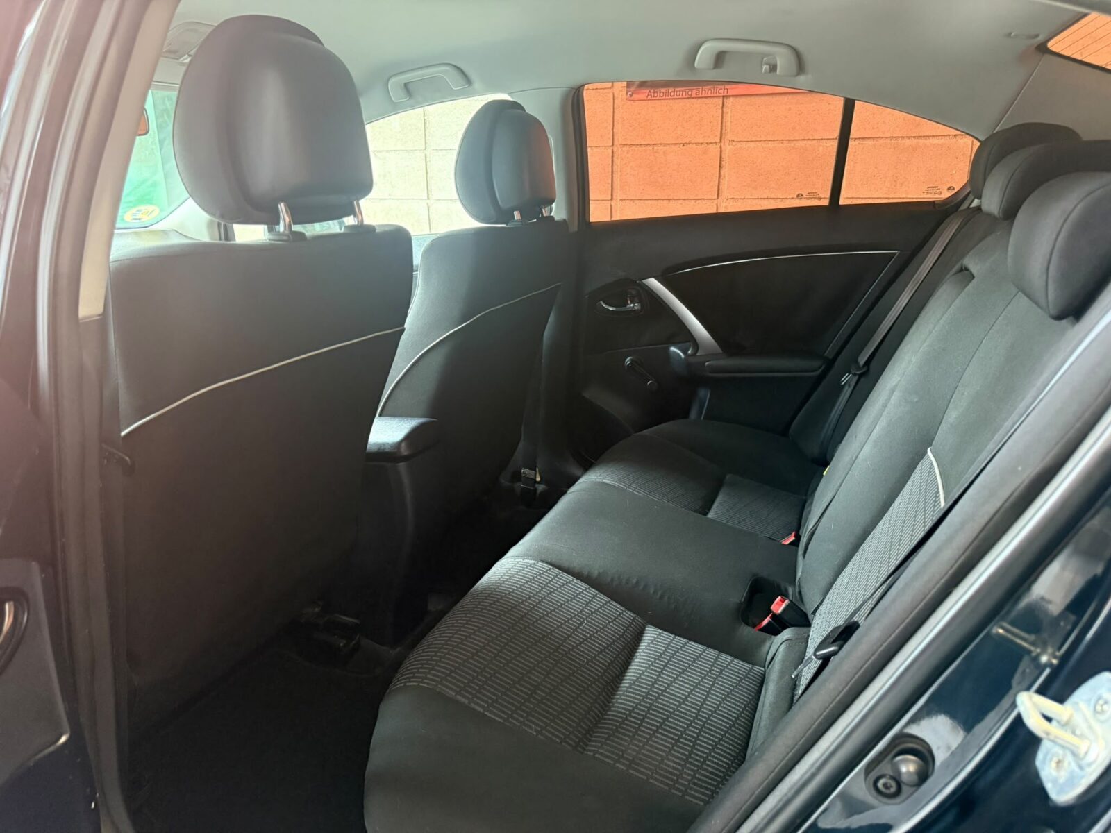 TOYOTA AVENSIS ADVANCE
