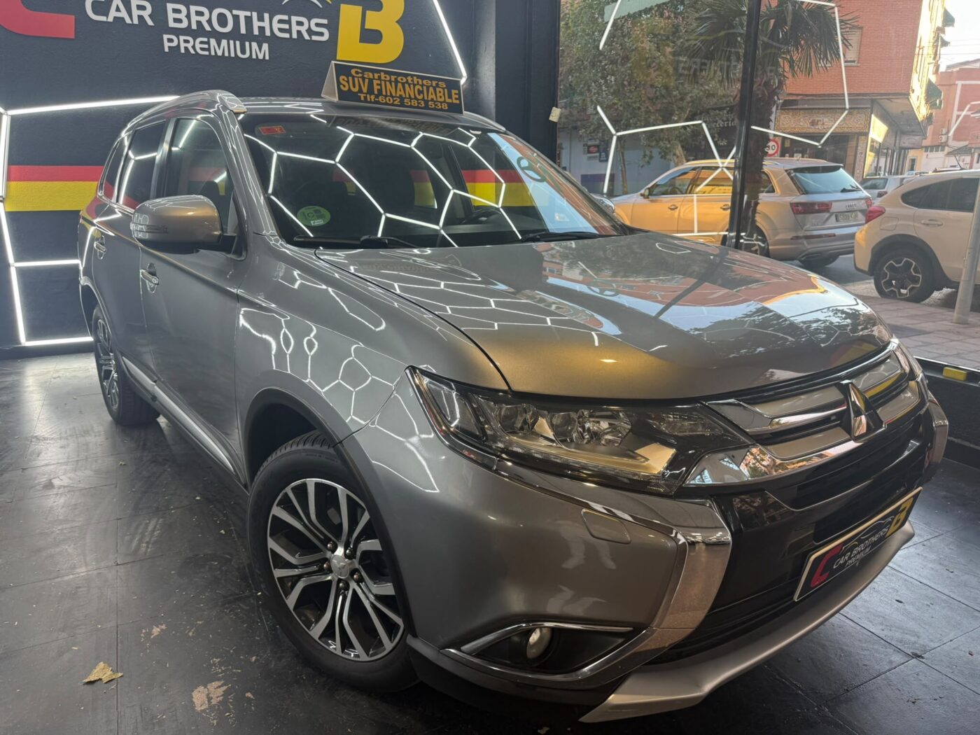 MITSUBISHI outlander 4WD