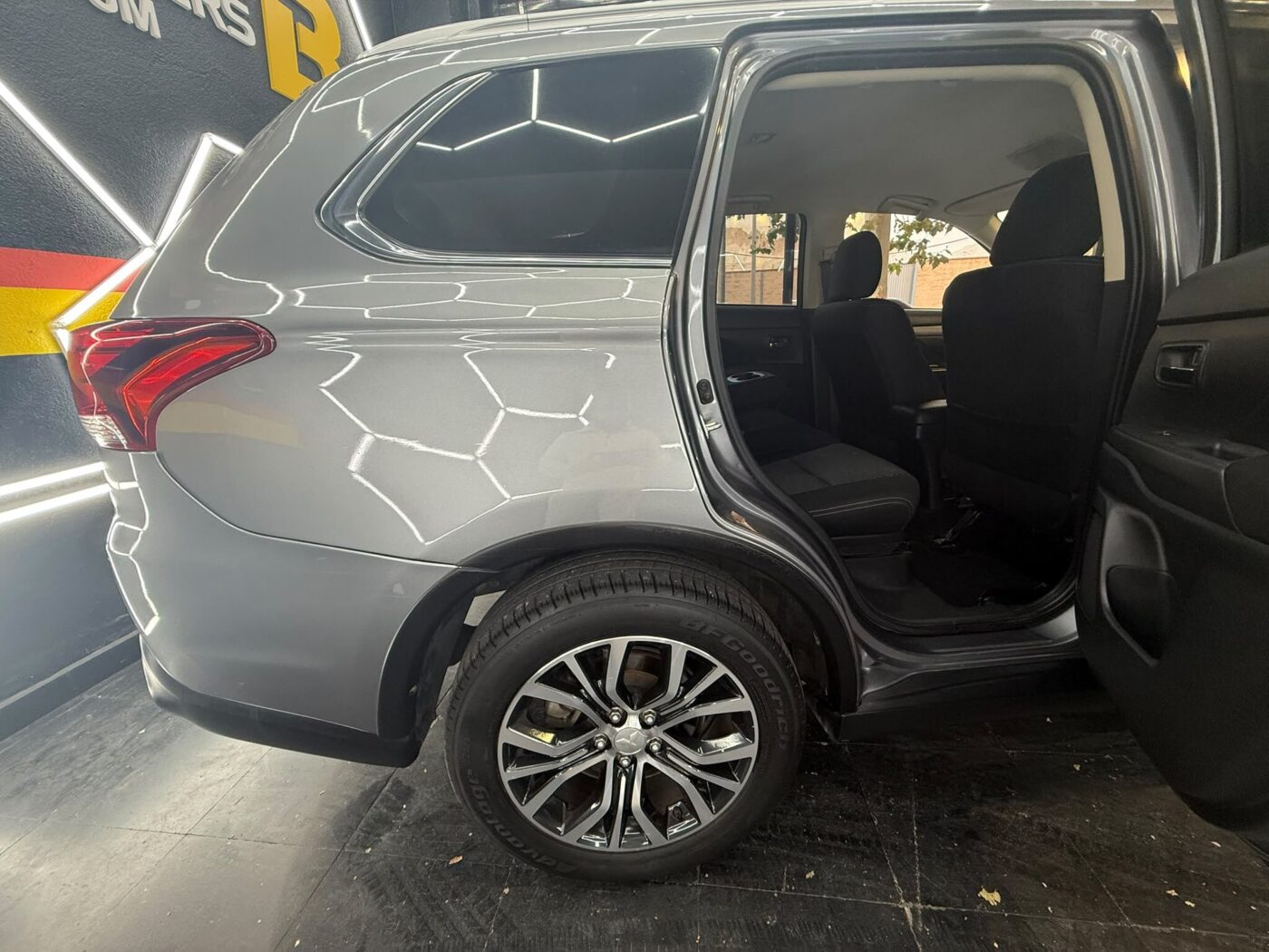 MITSUBISHI outlander 4WD