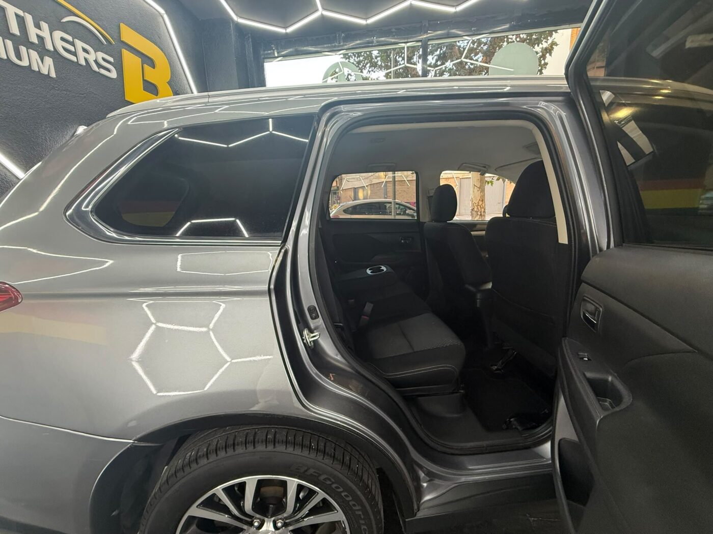 MITSUBISHI outlander 4WD